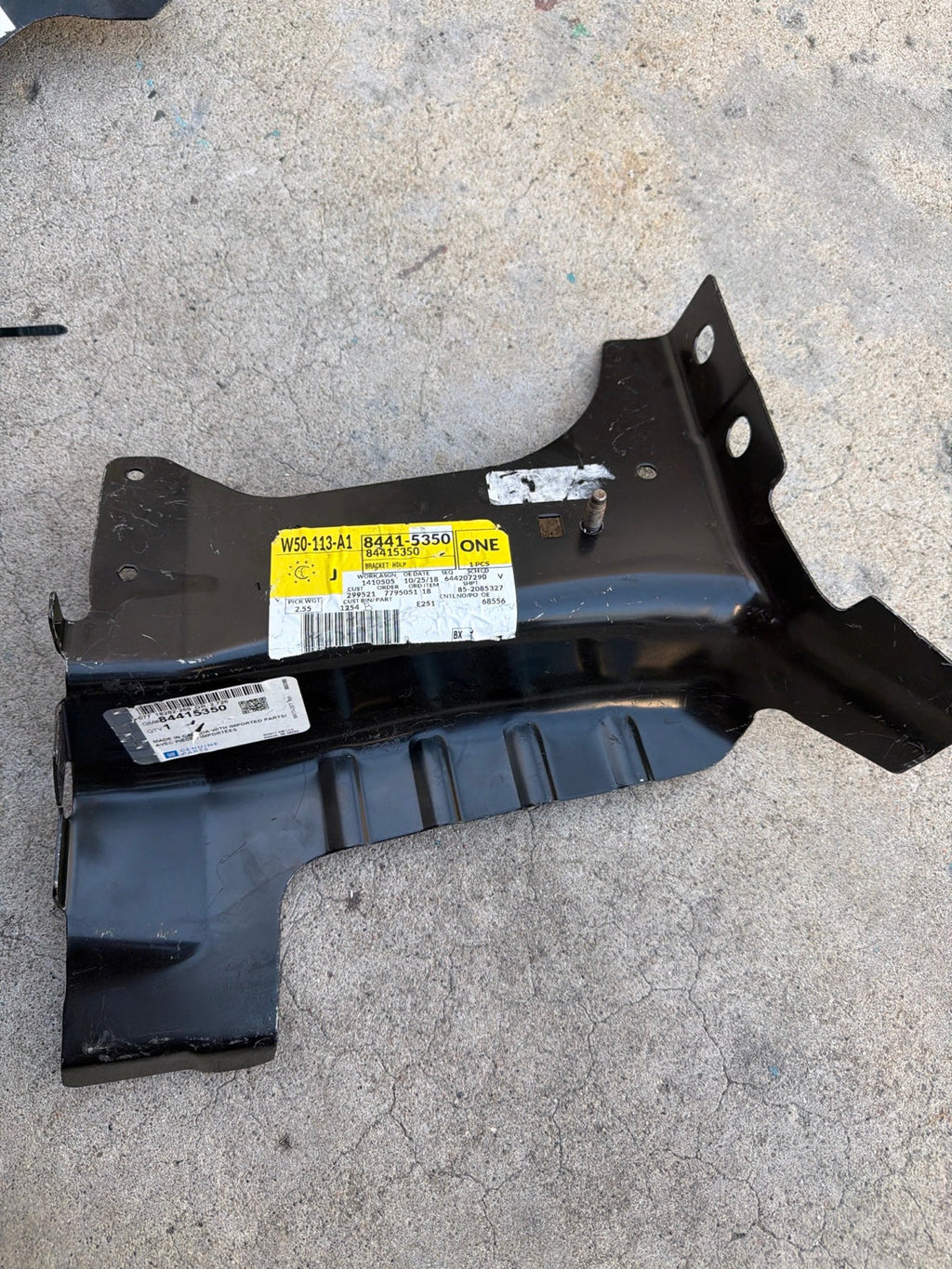 Actual GM 84415350 Headlamp Bracket Assembly in Tote 37A